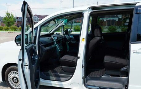 Toyota Voxy II, 2008 год, 1 500 000 рублей, 15 фотография