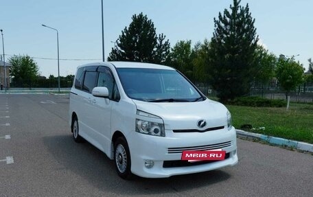 Toyota Voxy II, 2008 год, 1 500 000 рублей, 17 фотография