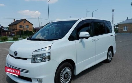 Toyota Voxy II, 2008 год, 1 500 000 рублей, 13 фотография