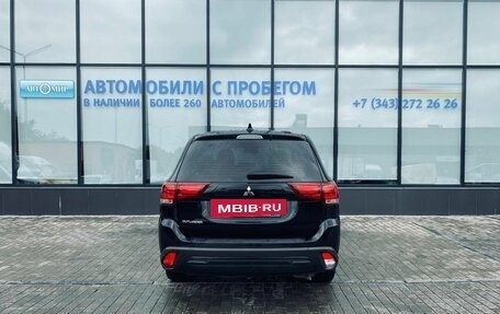 Mitsubishi Outlander III рестайлинг 3, 2021 год, 2 355 000 рублей, 4 фотография