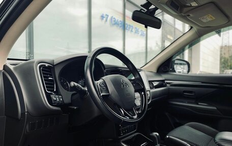 Mitsubishi Outlander III рестайлинг 3, 2021 год, 2 355 000 рублей, 11 фотография
