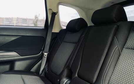 Mitsubishi Outlander III рестайлинг 3, 2021 год, 2 355 000 рублей, 17 фотография