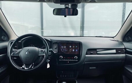 Mitsubishi Outlander III рестайлинг 3, 2021 год, 2 355 000 рублей, 13 фотография