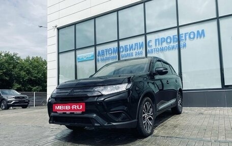Mitsubishi Outlander III рестайлинг 3, 2021 год, 2 355 000 рублей, 10 фотография