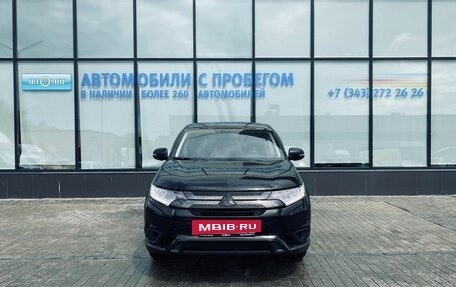 Mitsubishi Outlander III рестайлинг 3, 2021 год, 2 355 000 рублей, 8 фотография