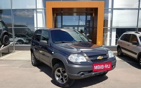 Chevrolet Niva I рестайлинг, 2018 год, 949 000 рублей, 3 фотография