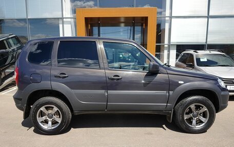 Chevrolet Niva I рестайлинг, 2018 год, 949 000 рублей, 4 фотография