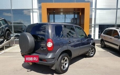 Chevrolet Niva I рестайлинг, 2018 год, 949 000 рублей, 5 фотография
