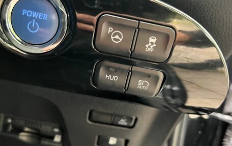 Toyota Prius IV XW50, 2018 год, 1 690 000 рублей, 12 фотография