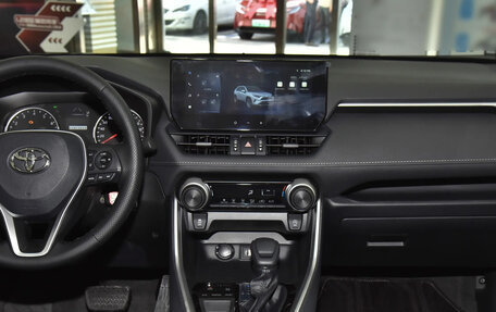 Toyota RAV4, 2025 год, 2 332 000 рублей, 14 фотография