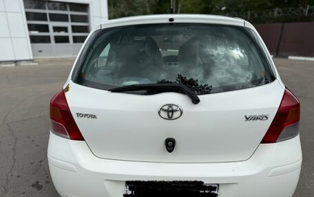 Toyota Yaris III рестайлинг, 2009 год, 500 000 рублей, 3 фотография