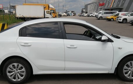 KIA Rio IV, 2018 год, 600 000 рублей, 3 фотография