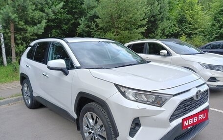 Toyota RAV4, 2020 год, 3 800 000 рублей, 4 фотография