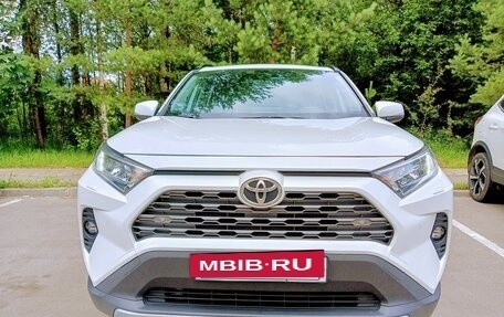 Toyota RAV4, 2020 год, 3 800 000 рублей, 7 фотография