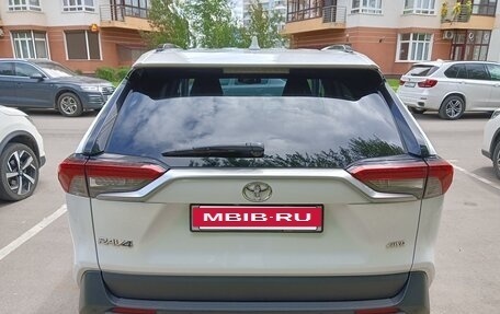 Toyota RAV4, 2020 год, 3 800 000 рублей, 9 фотография
