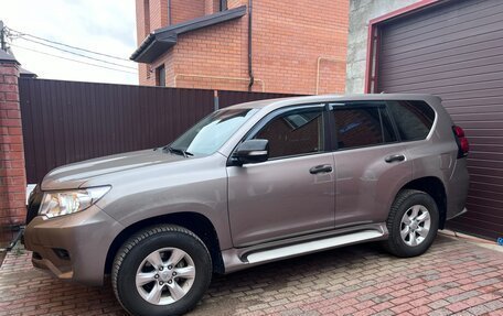 Toyota Land Cruiser Prado 150 рестайлинг 2, 2017 год, 4 100 000 рублей, 6 фотография