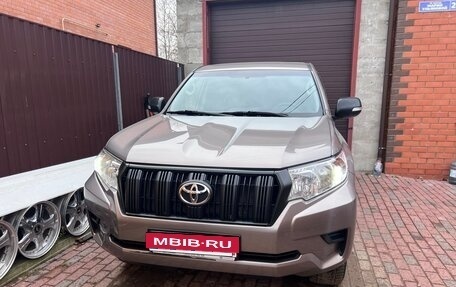 Toyota Land Cruiser Prado 150 рестайлинг 2, 2017 год, 4 100 000 рублей, 5 фотография