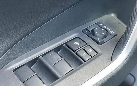 Toyota RAV4, 2025 год, 3 700 000 рублей, 10 фотография