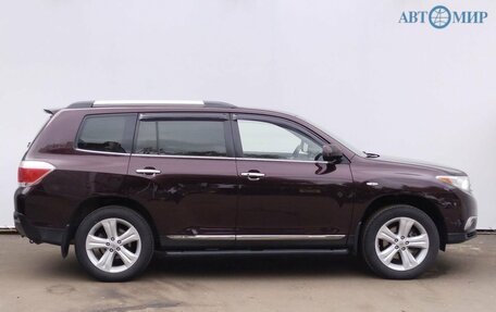 Toyota Highlander III, 2013 год, 1 840 000 рублей, 4 фотография