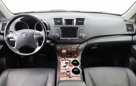 Toyota Highlander III, 2013 год, 1 840 000 рублей, 12 фотография