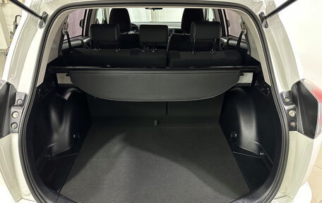 Toyota RAV4, 2018 год, 2 280 000 рублей, 12 фотография