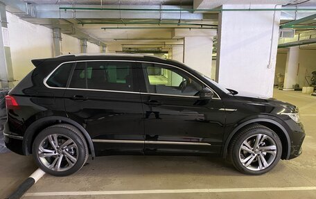 Volkswagen Tiguan II, 2021 год, 4 000 000 рублей, 3 фотография