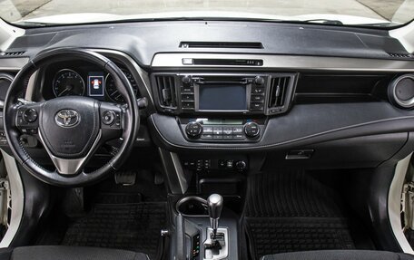 Toyota RAV4, 2015 год, 2 098 000 рублей, 14 фотография