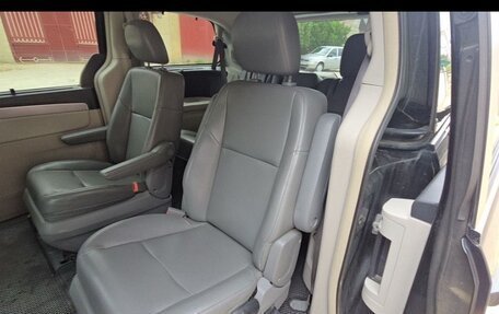 Volkswagen Routan, 2012 год, 1 350 000 рублей, 4 фотография