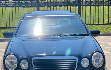 Mercedes-Benz E-Класс, 1998 год, 850 000 рублей, 2 фотография
