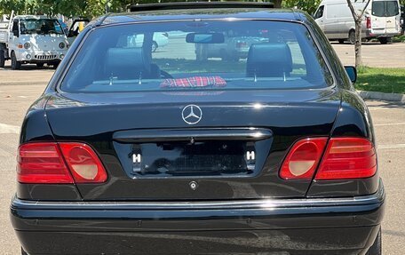 Mercedes-Benz E-Класс, 1998 год, 850 000 рублей, 3 фотография