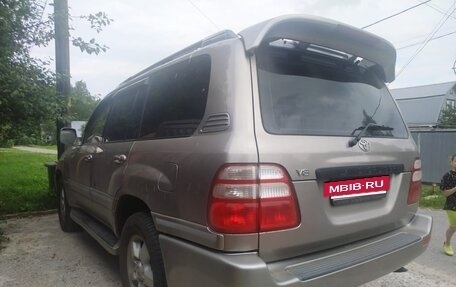 Toyota Land Cruiser 100 рестайлинг 2, 2003 год, 1 800 000 рублей, 12 фотография