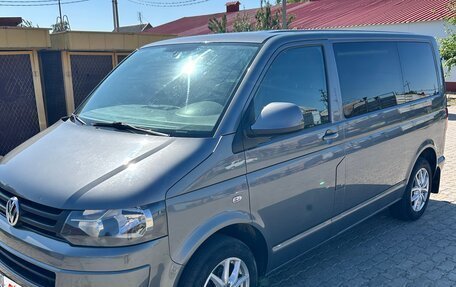 Volkswagen Caravelle T5, 2013 год, 2 400 000 рублей, 2 фотография