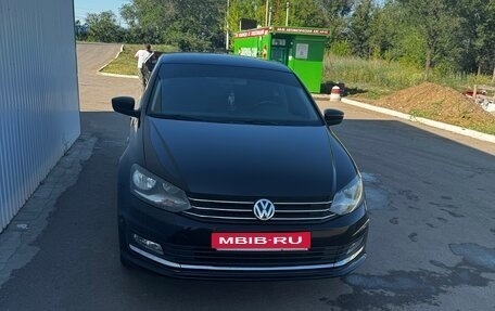 Volkswagen Polo VI (EU Market), 2015 год, 1 050 000 рублей, 1 фотография
