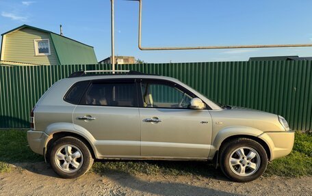 Hyundai Tucson III, 2004 год, 740 000 рублей, 3 фотография