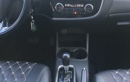 Mitsubishi Outlander III рестайлинг 3, 2015 год, 1 670 000 рублей, 9 фотография