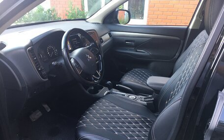 Mitsubishi Outlander III рестайлинг 3, 2015 год, 1 670 000 рублей, 6 фотография