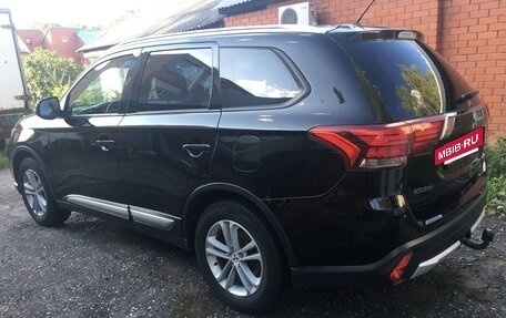 Mitsubishi Outlander III рестайлинг 3, 2015 год, 1 670 000 рублей, 4 фотография