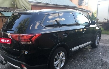 Mitsubishi Outlander III рестайлинг 3, 2015 год, 1 670 000 рублей, 5 фотография