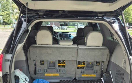 Toyota Sienna III, 2012 год, 2 300 000 рублей, 5 фотография