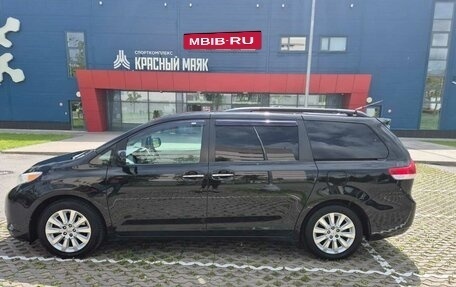 Toyota Sienna III, 2012 год, 2 300 000 рублей, 4 фотография