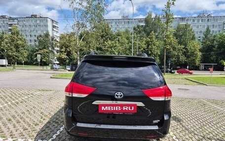 Toyota Sienna III, 2012 год, 2 300 000 рублей, 8 фотография