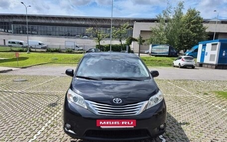 Toyota Sienna III, 2012 год, 2 300 000 рублей, 7 фотография