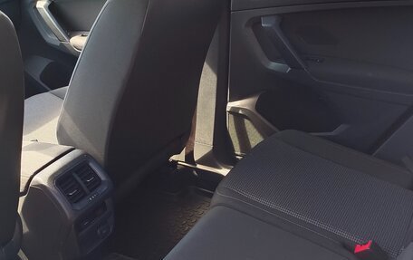Volkswagen Tiguan II, 2018 год, 2 000 000 рублей, 3 фотография
