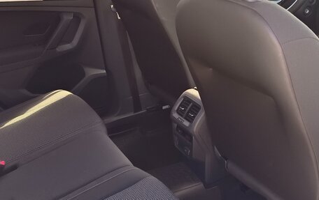 Volkswagen Tiguan II, 2018 год, 2 000 000 рублей, 2 фотография