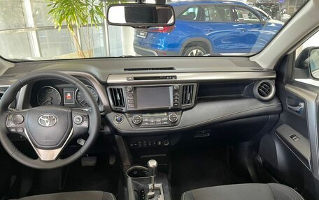Toyota RAV4, 2019 год, 2 499 000 рублей, 13 фотография