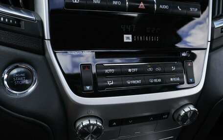 Toyota Land Cruiser 200, 2015 год, 5 779 000 рублей, 22 фотография