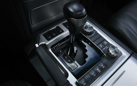 Toyota Land Cruiser 200, 2015 год, 5 779 000 рублей, 23 фотография