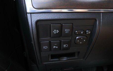 Toyota Land Cruiser 200, 2015 год, 5 779 000 рублей, 30 фотография