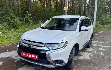 Mitsubishi Outlander III рестайлинг 3, 2018 год, 1 615 000 рублей, 1 фотография