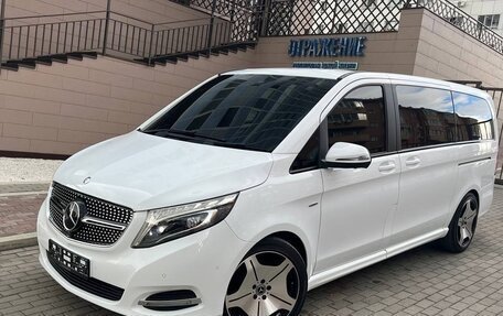 Mercedes-Benz V-Класс, 2017 год, 3 540 000 рублей, 2 фотография